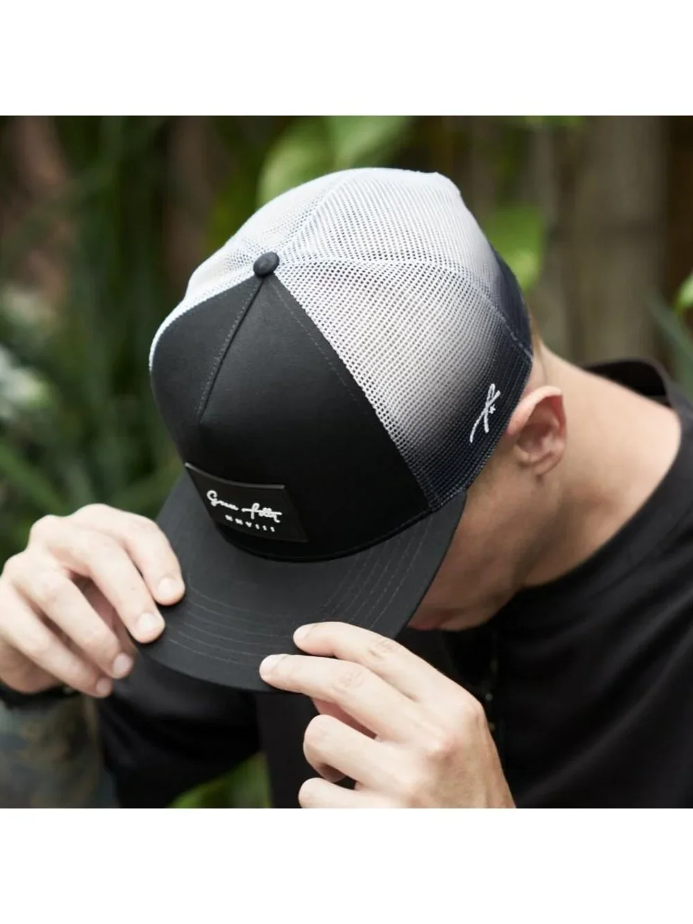 Unisex Snapback Trucker Hat - Stylish Mesh Cap for Outdoor Adventures & Casual